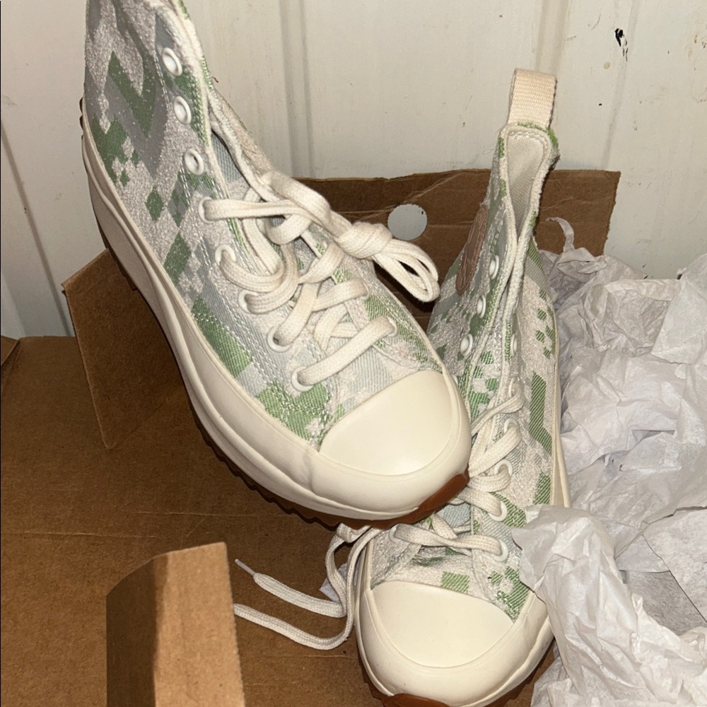 Trendy High-Top Sneakers in Green and White